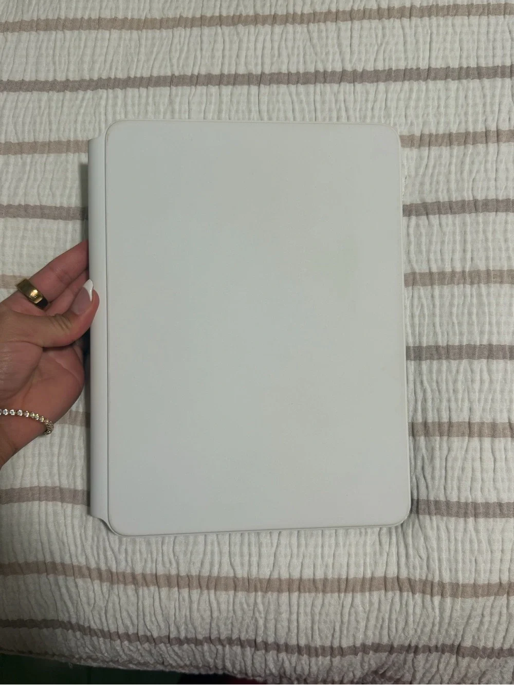 Apple White Silicone Smart Folio for iPad with Camera Cutout